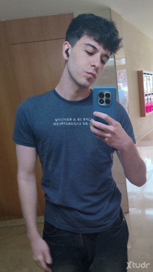 Xtudr - guarrete_: I'm looking for a master to be his submissive 🚀. As soon as I find a serious one, I'll delete the app