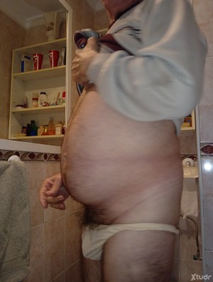 Xtudr - Culosexy1960: I consider myself a bisexual guy with a good penis and a good ass....I love wearing sexy women's lingerie, such as pan...