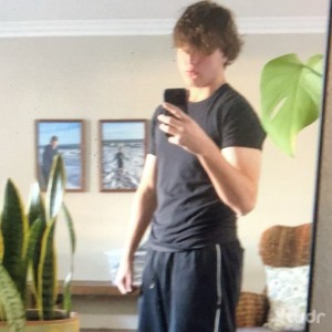 Xtudr - bottom_boyy: LOVE LOVE LOVE  verbal, bears, jacked, dominant daddies, and big dicks! I might be young but I can handle more than you...