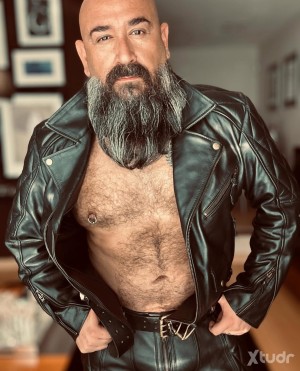 Xtudr - Supremelordsir: Hello there  , This experience and certify leather lord master/Dom seeks for an obedient and dedicated faggot Slave/...
