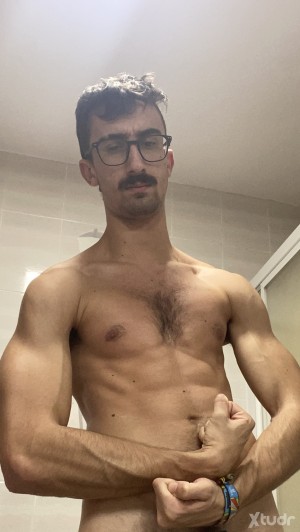 Xtudr - sumisonovat0: Perro sumiso con ganas de que lo usen en sesiones.
Ostias, lapos, bondage,pies, calcetos, zapas, meos, tortura de huev...
