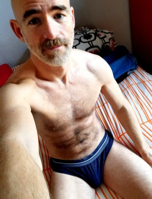 Xtudr - sumiso_masc: I'm a masculine bear in Barcelona