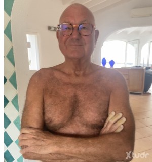 Xtudr - Baranq: NO  FACE PHOTO - NO REPLY !!
Tall hairy passive bottom guy seeks younger active strong top guy 25-55 
SIN FOTO DE CARA Y O P...