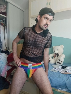 Xtudr - PUTASERVICIAL: Sub en castidad en búsqueda de esclavitud total 
.
Como activo busco esclavo que me ordeñe a diario y dominar su boca...