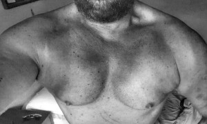 Xtudr - Sexxxxtreme: Muscular dark-haired man, lover of perversion and fun. Looking for a submissive to use and enjoy him.