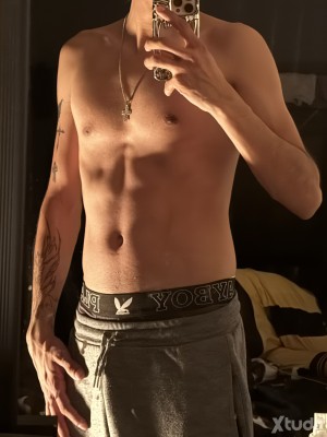 Xtudr - Wolf_MASTER: Amo Cash. Obediencia y tributo, nada menos.
Confianza, poder y estilo: eso me define como Amo. No pierdo el tiempo con ...