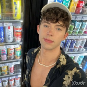 Xtudr - kevinm: I'm a Dom confident, commanding and in control. I set the tone, define the boundaries and expect respect without question. I...