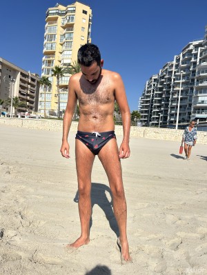 Xtudr - TUTRANCAMON: Versátil morboso. Dotado. Solo sexo seguro. Fumo. Tengo barriga. Bailo mal y follo peor. Muy sumiso. O muy dominante.
T...