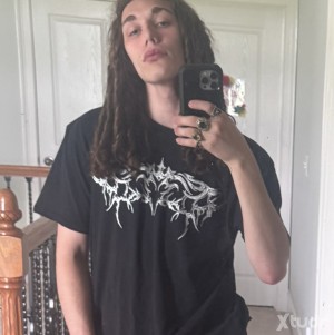 Xtudr - jamesamore: I’m versatile trying to find a relationship with a partner who loves me mutually I highly value communication and I’m th...
