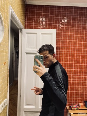 Xtudr - Esclavo__: Busco amo duro, me mola el control 24/7 aunque no es imprescindible.
Lamo pies sudados y quiero aprender a lamer suelas. ...