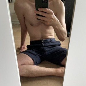 Xtudr - SWEETROBBIE: Financial analyst living in Luxembourg, in Madrid on a pass with a place in my hotel.