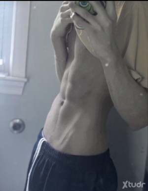 Xtudr - kp1ojvlw: Hello, I'm looking for friends or whatever, and I'm 18.