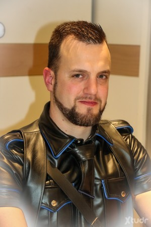 Xtudr - H90: Esclavo sin sitio.
Busco alguien con cabeza y que quiera explorar el BDSM real.
Me gusta más una buena sesión que echar un polv...