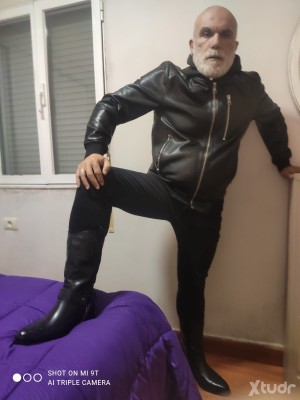 Xtudr - LuisFiuza: Hombre maduro bien llevados, me gusta disfrutar de un buen polvo cañero entre otras cosas y abierto a descubrir nuevas ex...