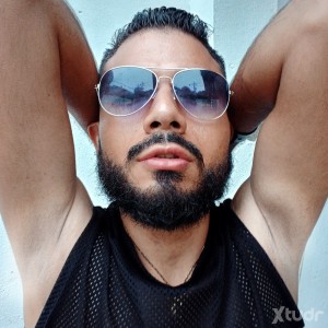 Xtudr - AlbertoFerrer96: I'm a submissive slave, 27 years old, looking for mature men, I do what you want, I'm 