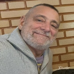 Xtudr - Juannsol: Me gusta ser sumiso y obediente, adorar los pies de mi Amo…y cosas así 