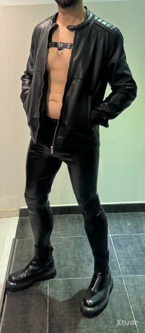Xtudr - ParejaBdsm: Somos una Pareja de amo y sumiso que les mola el morbo. A mi sumiso le mola ballbusting, cbt, cerdeo, spank, y lo que yo...