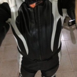 Xtudr - LeaherSlave77: Submissive bottom with desire to experiment