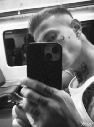 Xtudr - AmoSuperior11: Dominant man seeks financial submissive. I have videos and content 😈🦶🏻🍆