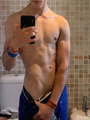 Xtudr - Matiii_09: People of my age nearby, not over 20/25, and not hairy