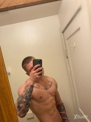 Xtudr - wayne709: Just look for a Fwb or relationship 