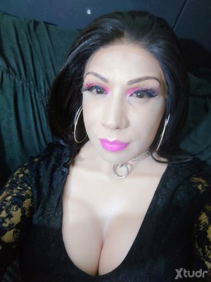 Xtudr - exoticbottombeauty: hi there. Long Island NY here !
I love older white gentlemen who are uncut and heavily hung.. 
I am really into ...