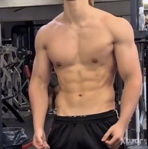 Xtudr - MartinSub: 1,85cm
75kg
Gym, formal y vida sana
Busco solo un hombre masculino, serio y dominante con el que entablar una relación.
L...