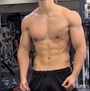 Xtudr - MartinSub: 1,85cm
75kg
Gym, formal y vida sana
Busco solo un hombre masculino, serio y dominante con el que entablar una relación
