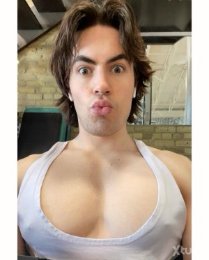 Xtudr - Kevinrenaud07: Hello everyone I’m Kevin here single gay and up for finding a man to build good life together with. I like music, coo...