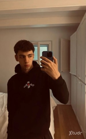 Xtudr - gabii: Sumiso/esclavo con poca experiencia y pocos límites buscando un macho para entregarme