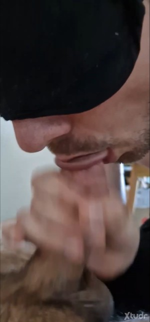 Xtudr - for_pleasure: I have a submissive side, but also a dominant and sadistic side.
I love piss a lot.
I like it when the sub is entirely...