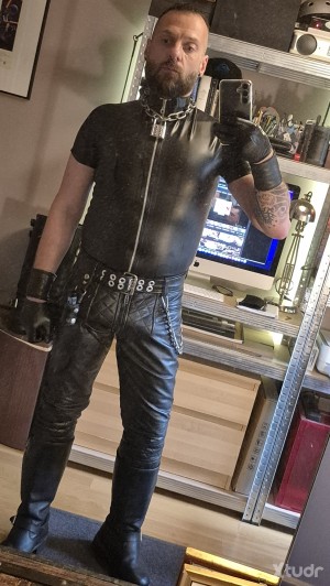 Xtudr - doscuerobcn: Very vicious and morbid couple, with multiple fetishes, leather, boots, rubber, whips, handcuffs, etc. 
Both of us are ...