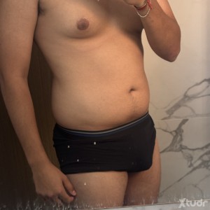 Xtudr - Adrian_18: 
Soy amo joven,
me gusta pegar y dar azotes si lo consentimos, también me gusta que me chupen todo el cuerpo y yo chupar ...