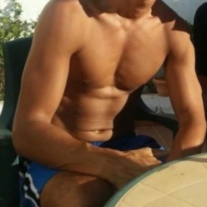 Xtudr - Gymguy36: I'm looking for a dominant man or master.