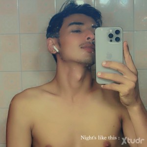Xtudr - Bebe_68: I love long sex
Barcelona 
Translation: Me encanta el sexo largo
Barcelona