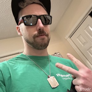 Xtudr - SpunnySteve: Like daddies, leather, smokers, bikers, truckers. Love pnp and open to many things. Verse Bttm here. Will top for the r...