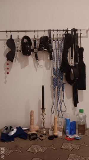 Xtudr - oscarpezoneo: Busco sumiso para practicar BDSM. Atar, azotar, torturar genitales y pezones, penetrar con consolador,... Ni cobro ni ...