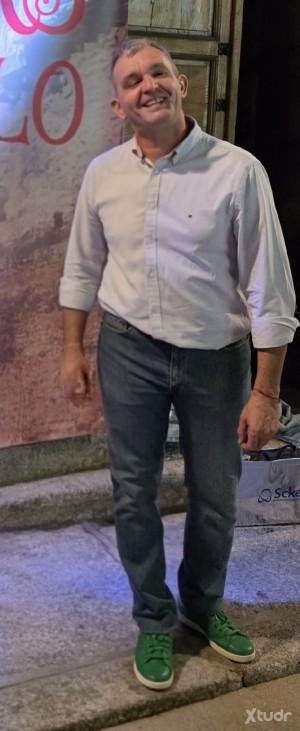 Xtudr - HeterobisCerdomasoca: Hombre hetero en público con pareja femenina,  pero cuándo un macho se me pone delante...
Me entrego sin limit...