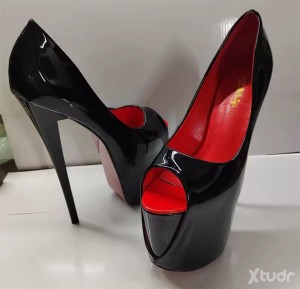 Xtudr - Gemabotas: Me gustaría ser una buena zorra con taconazos y collar y muy hija de puta y llevar uñas postizas rojas y mucha bisutería 