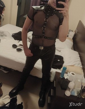 Xtudr - 🦶Dom: Yo (dom, 25 años) y mi sumiso (36) buscamos otro sumiso para trio.
Solo interesados en sumisos.
Principal práctica: pies, es l...
