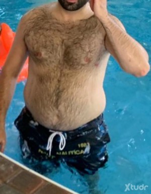 Xtudr - RalphBear: Hairy Bear looking for sensual passionate fun with masculine types (not skinny!) Love kissing, sucking, and nipple play r...