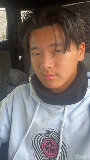 Xtudr - Haoxiang: Femboy, I like 18-year-olds, feet, spankings, rain, bondage, anal.