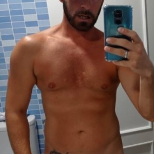 Xtudr - Apelopasivo: Hello I'm bottom. I'm looking for guys or groups of guys to come and fill my ass with cum.