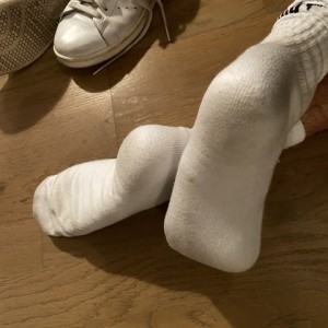 Xtudr - calcetin: 38 years old, normal but I like tickling and socks.