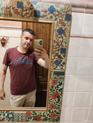 Xtudr - Sumiset37: Algún tío masculino que le mole pisar o que adore sus pies? 