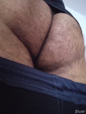 Xtudr - Juanelosu: Peludo, moreno claro. Con ganas de un amo maduro para ver qué se arma.
