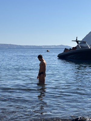 Xtudr - sumiso250: Not submissive. I'm looking for dominant tops who know how to make the bottom feel 100% submissive.