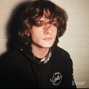 Xtudr - ezie: I’m a total nerd I like video games anime and card games like yugioh Pokemon and digimon