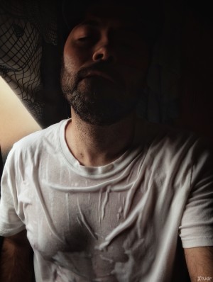 Xtudr - Alejandroswitch33: Hola! Estoy empezando en esto de conocer a alguien el mundo del kink. Mi fetiche es el WAM: que me mojen con la r...