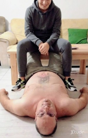 Xtudr - SlaveRemu: Esclavo.... El esclavo de las fotos es real....cash, se puede hablar... 
